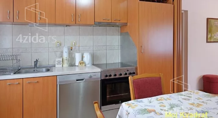 Šestosoban stan | 4zida