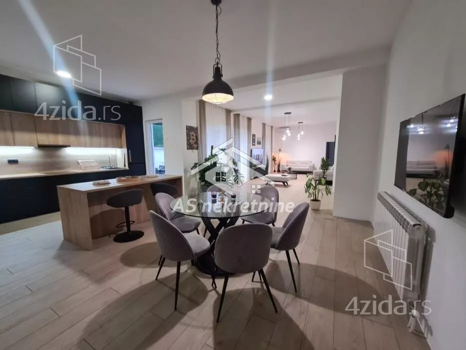 Šestosoban stan | 4zida