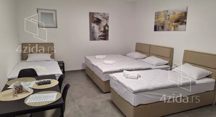 Poslovna zgrada | 4zida