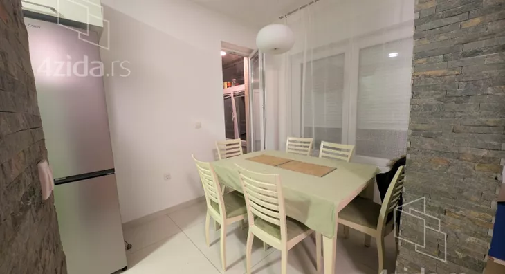 Šestosoban stan | 4zida