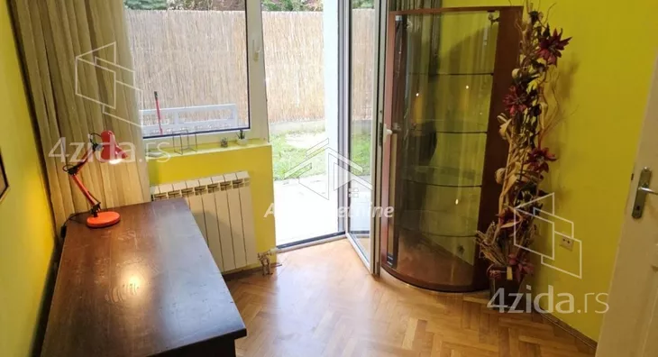 Četvoroiposoban stan | 4zida