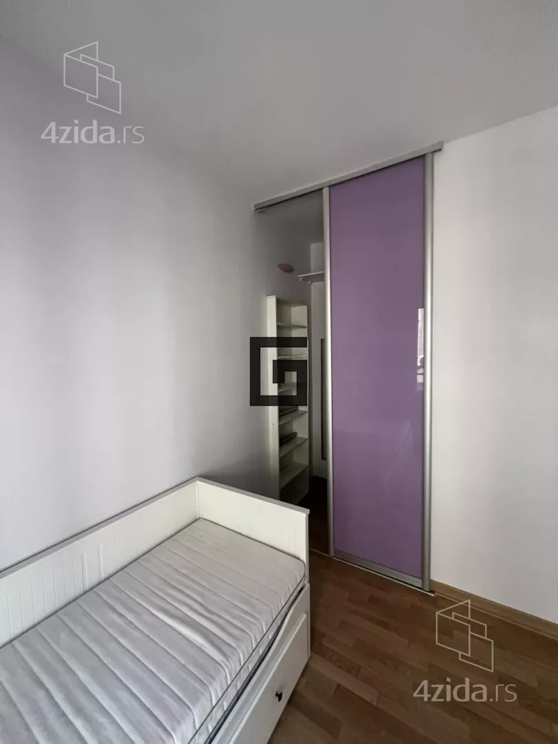 Četvoroiposoban stan | 4zida