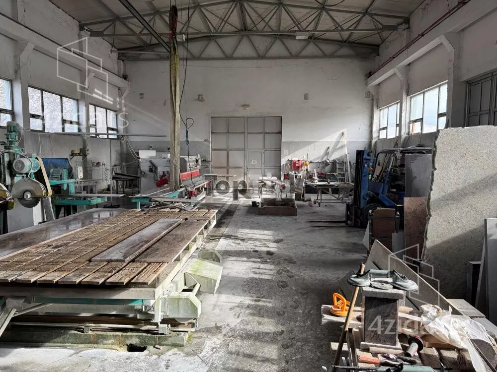 Poslovna zgrada | 4zida