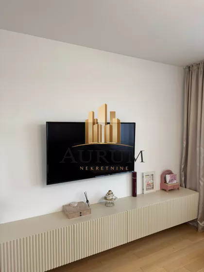 Marine Veličković | 4zida.rs