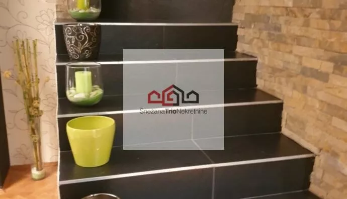 Četvoroiposoban stan | 4zida