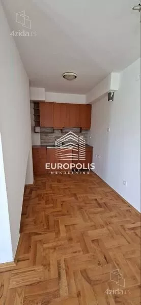 Četvoroiposoban stan | 4zida