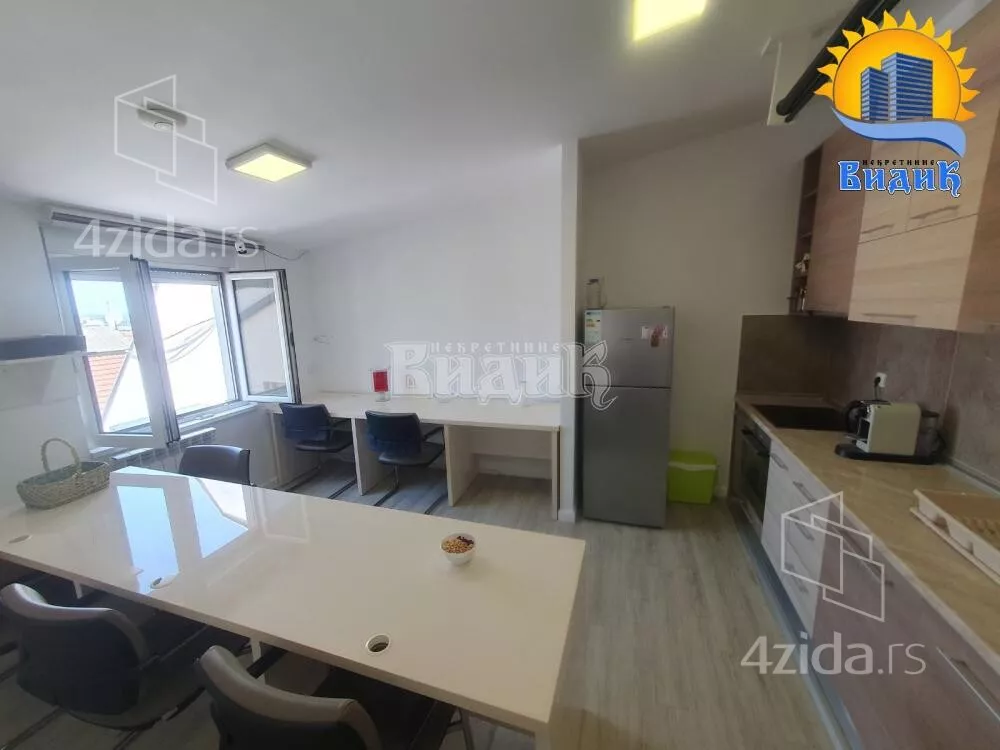 Četvoroiposoban stan | 4zida