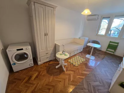 Mike Alasa | 4zida.rs