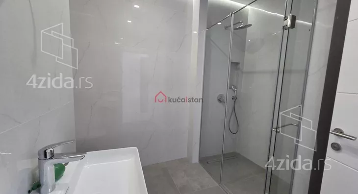 Četvoroiposoban stan | 4zida