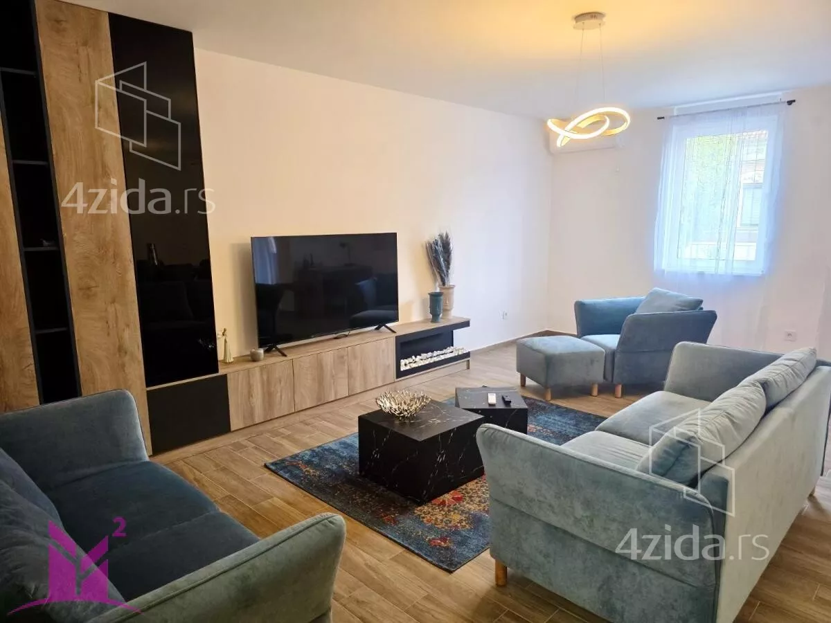 Četvoroiposoban stan | 4zida
