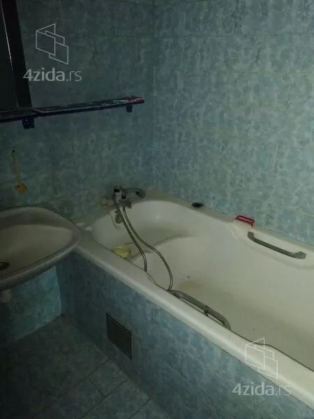 Četvoroiposoban stan | 4zida