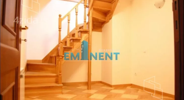 Sedmosoban stan | 4zida