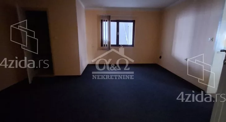 Poslovna zgrada | 4zida