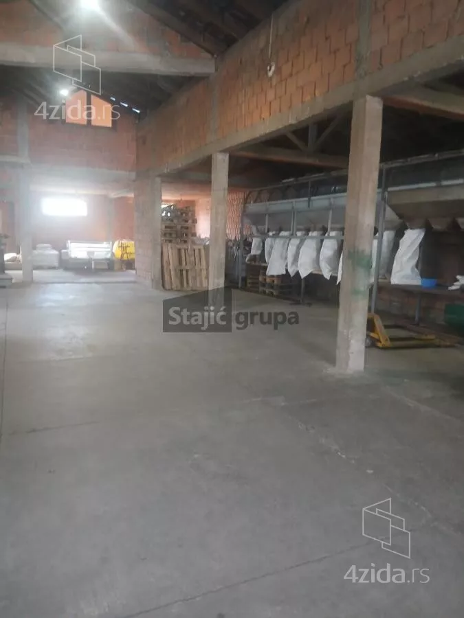 Poslovna zgrada | 4zida