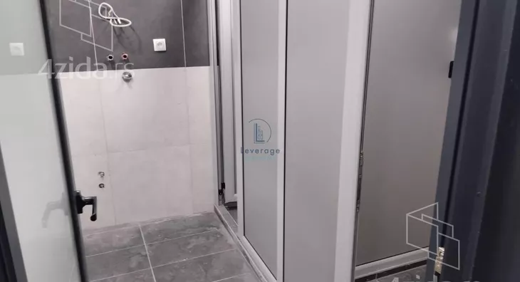 Šestosoban stan | 4zida