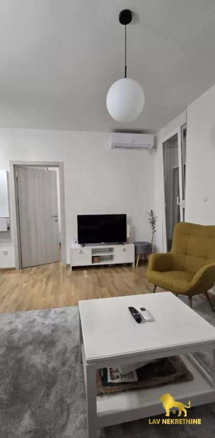 LAZE LAZAREVIĆA | 4zida.rs