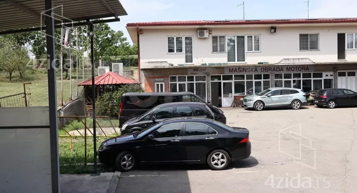 Poslovna zgrada | 4zida