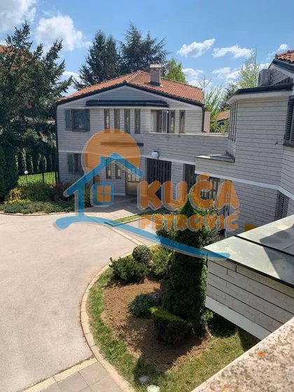 Jesenjinova | 4zida.rs
