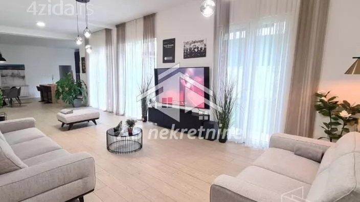 Šestosoban stan | 4zida