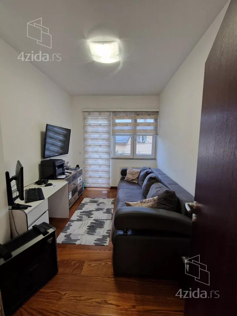 Četvoroiposoban stan | 4zida