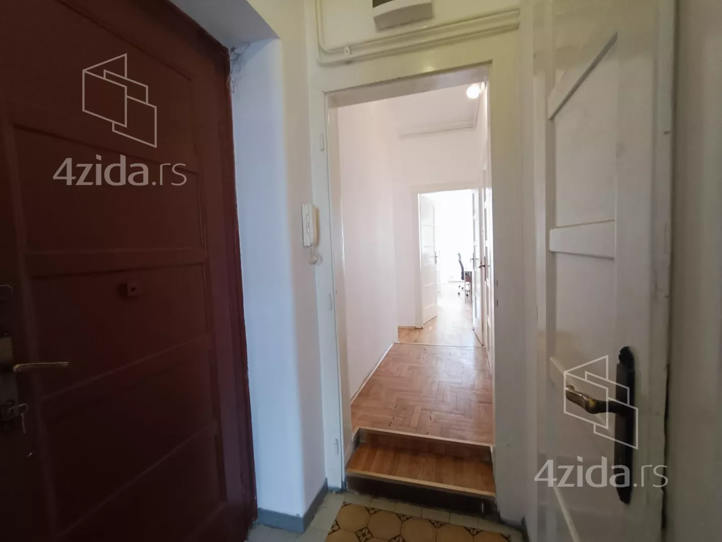 Četvoroiposoban stan | 4zida