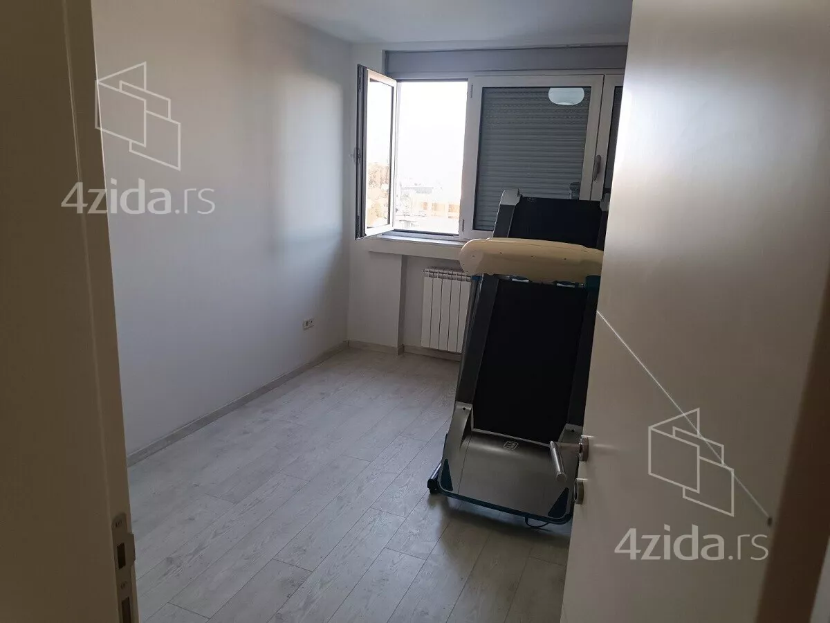 Četvoroiposoban stan | 4zida