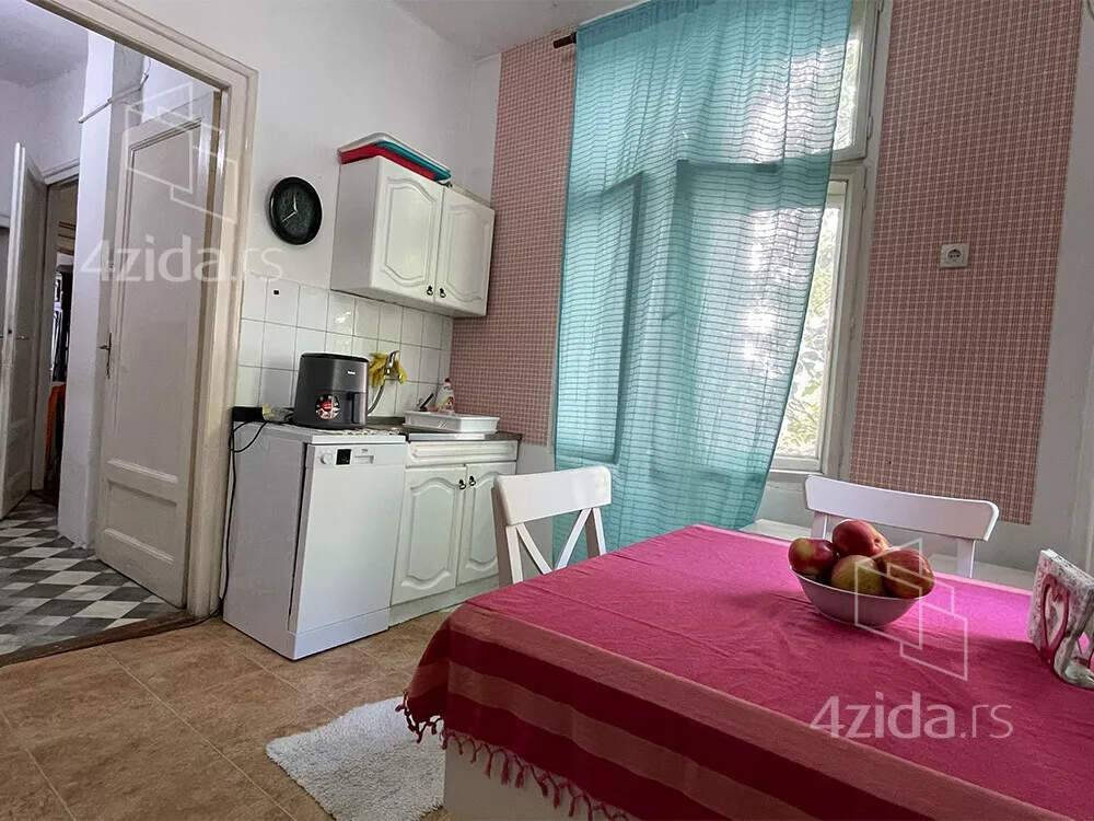 Četvoroiposoban stan | 4zida