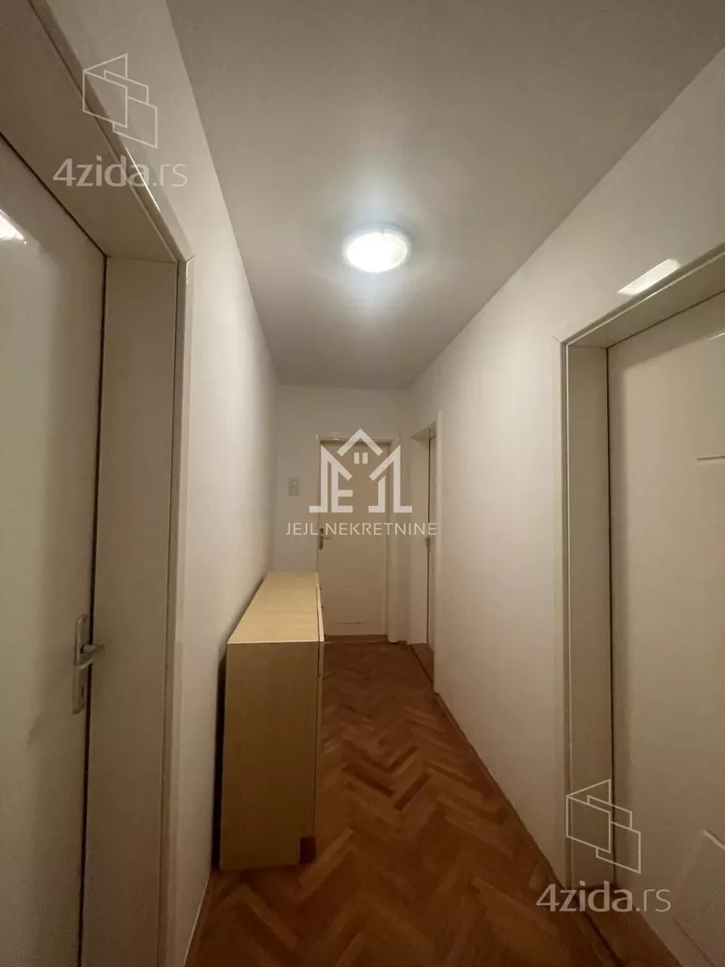 Šestosoban stan | 4zida