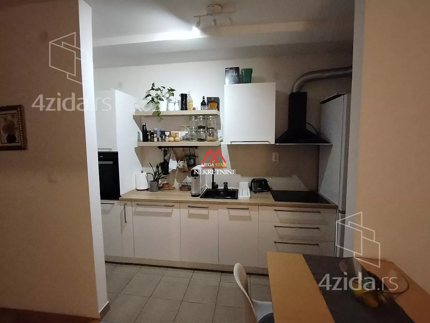 Troiposoban stan | 4zida