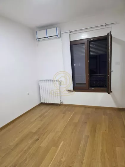 Sazonova | 4zida.rs