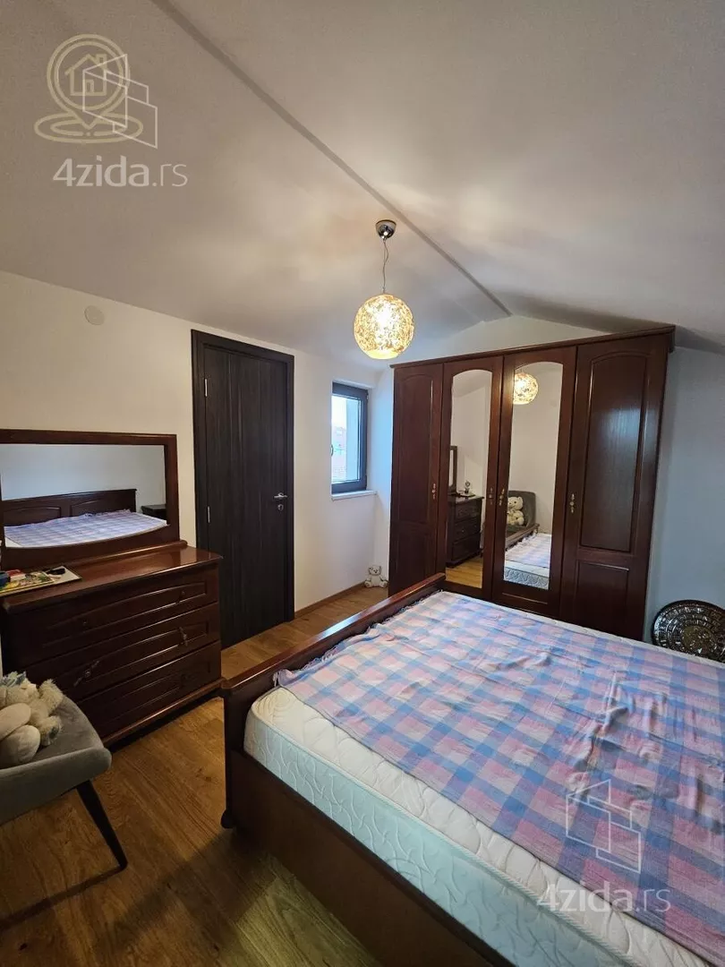 Šestosoban stan | 4zida