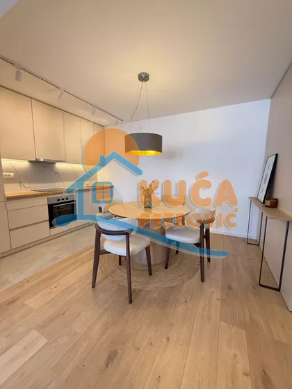 Cara Dušana | 4zida.rs