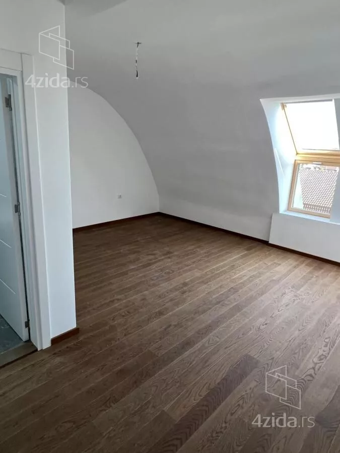 Šestosoban stan | 4zida