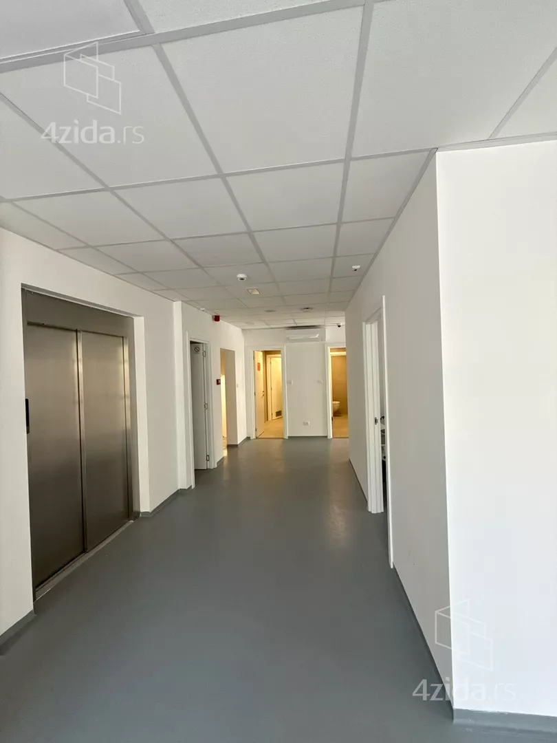 Poslovna zgrada | 4zida