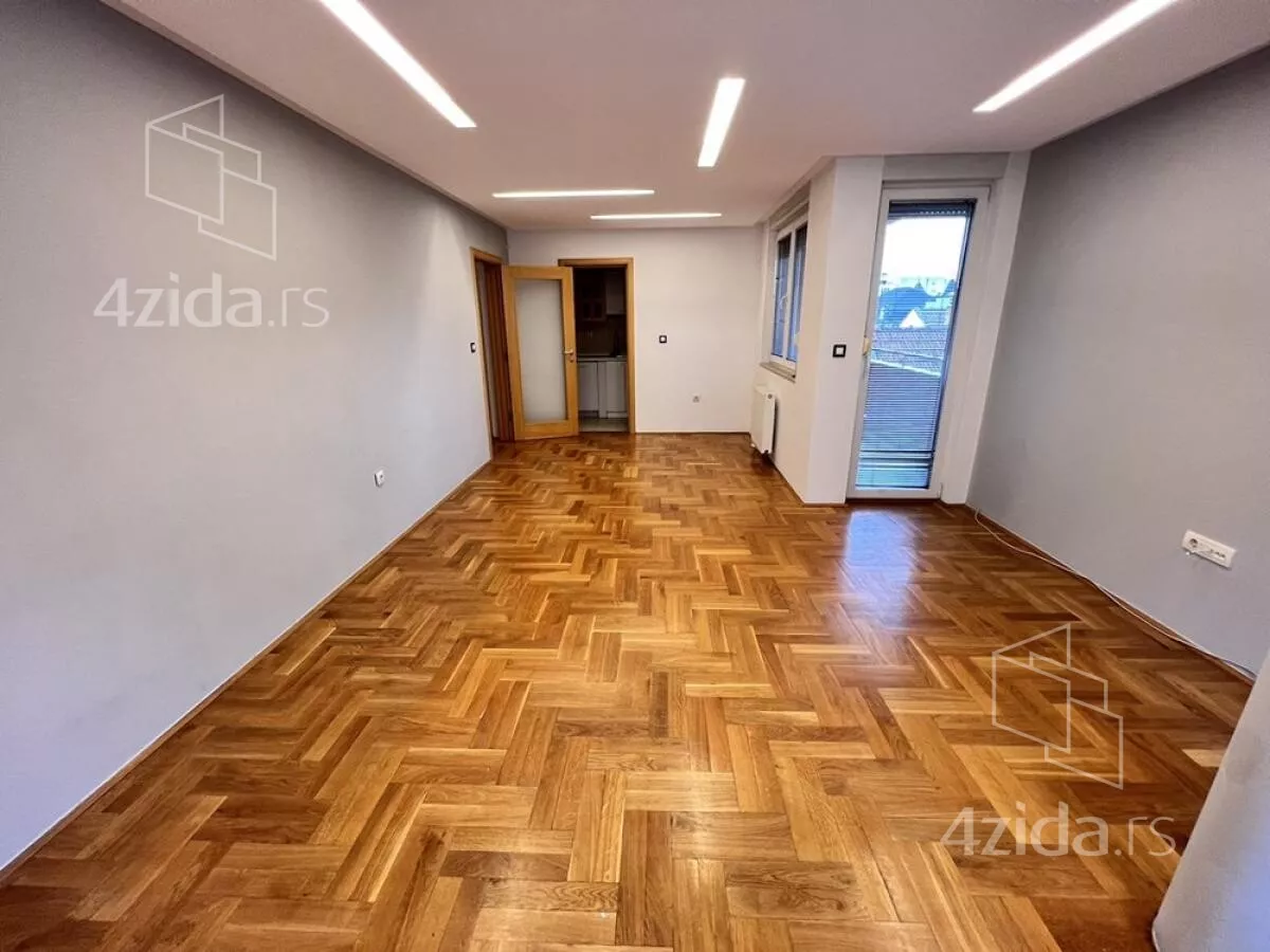Šestosoban stan | 4zida