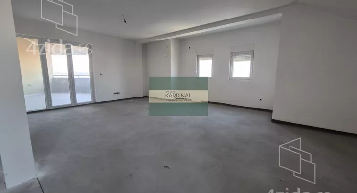 Šestosoban stan | 4zida