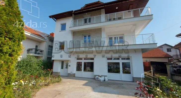 Troiposoban stan | 4zida