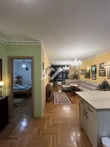 Lasla Gala | 4zida.rs