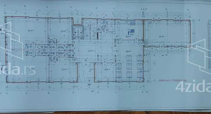 Poslovna zgrada | 4zida