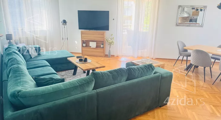 Četvoroiposoban stan | 4zida