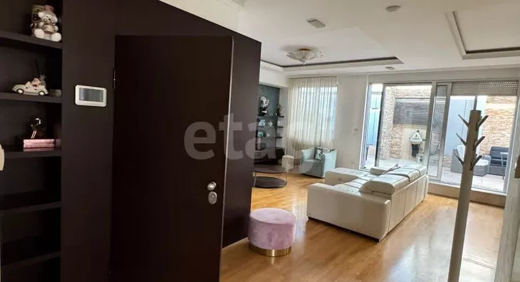 Šestosoban stan | 4zida