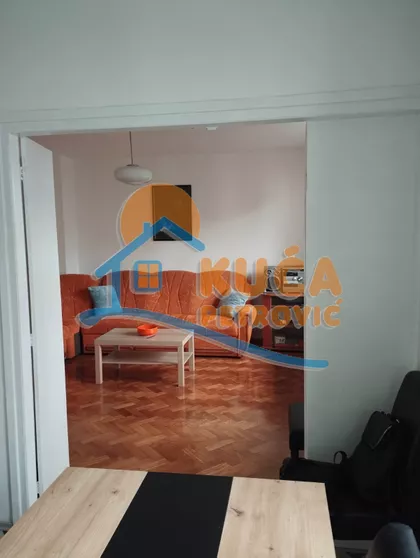 Nade Tomić | 4zida.rs