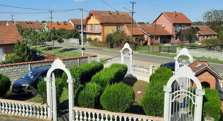 Poslovna zgrada | 4zida