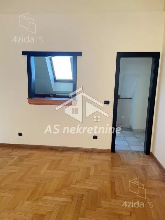 Šestosoban stan | 4zida