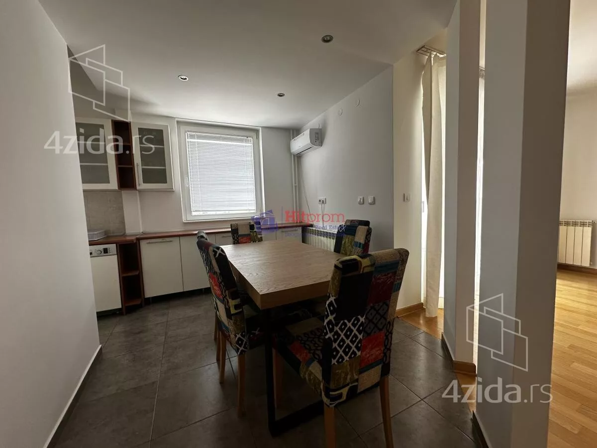 Šestosoban stan | 4zida