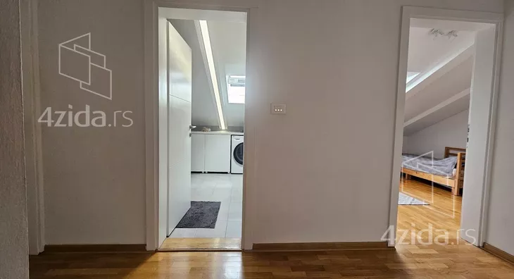 Četvoroiposoban stan | 4zida