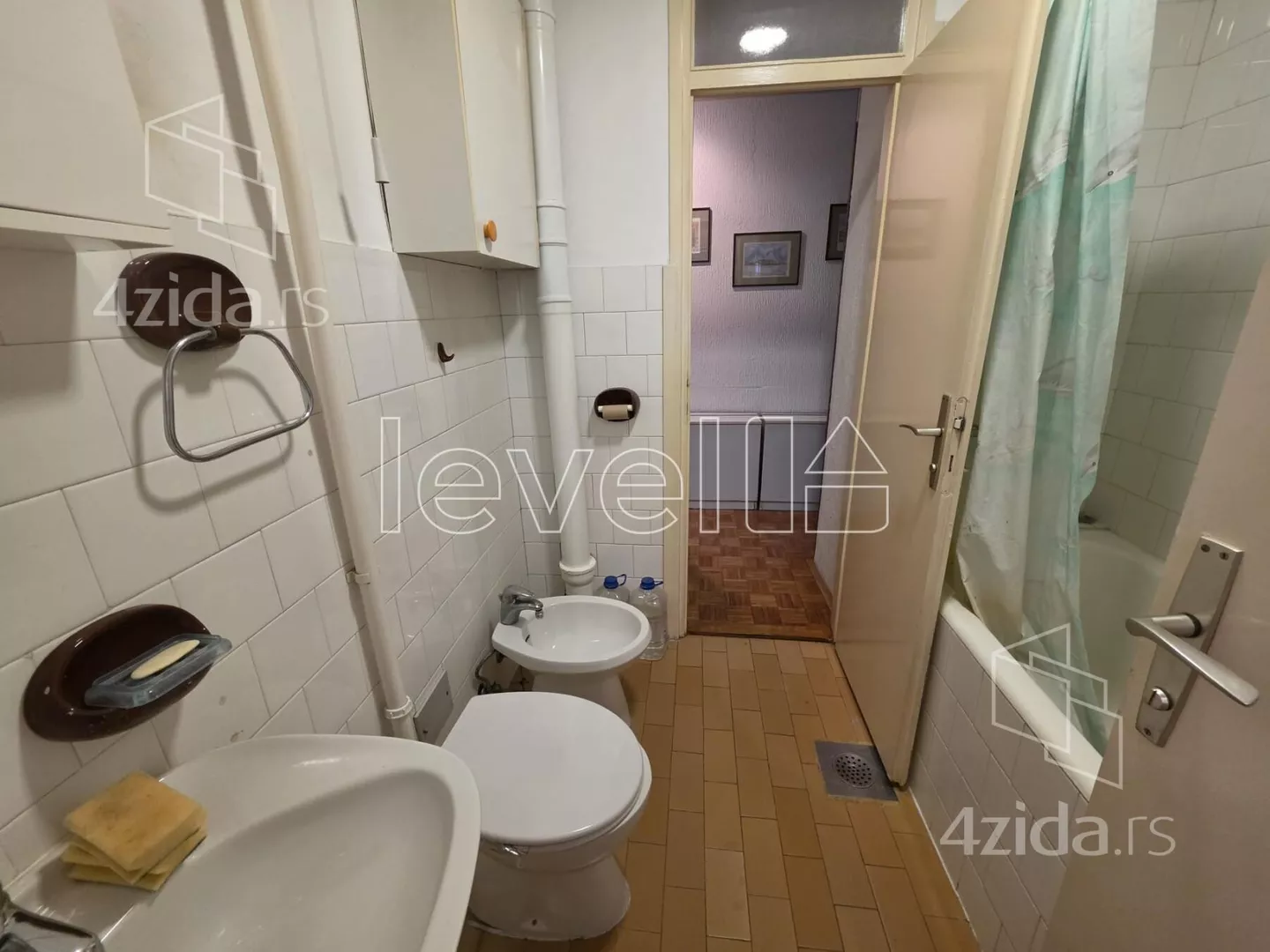 Četvoroiposoban stan | 4zida