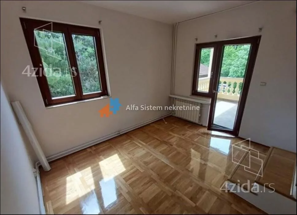 Šestosoban stan | 4zida