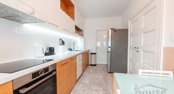 Šestosoban stan | 4zida