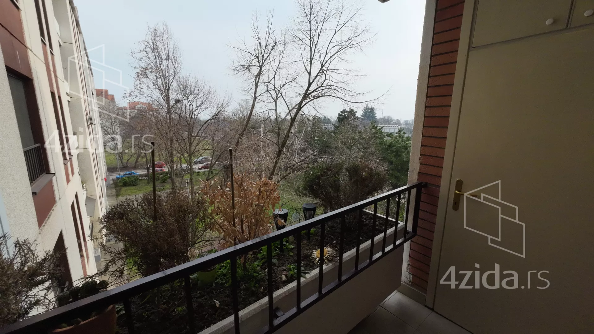 Četvoroiposoban stan | 4zida